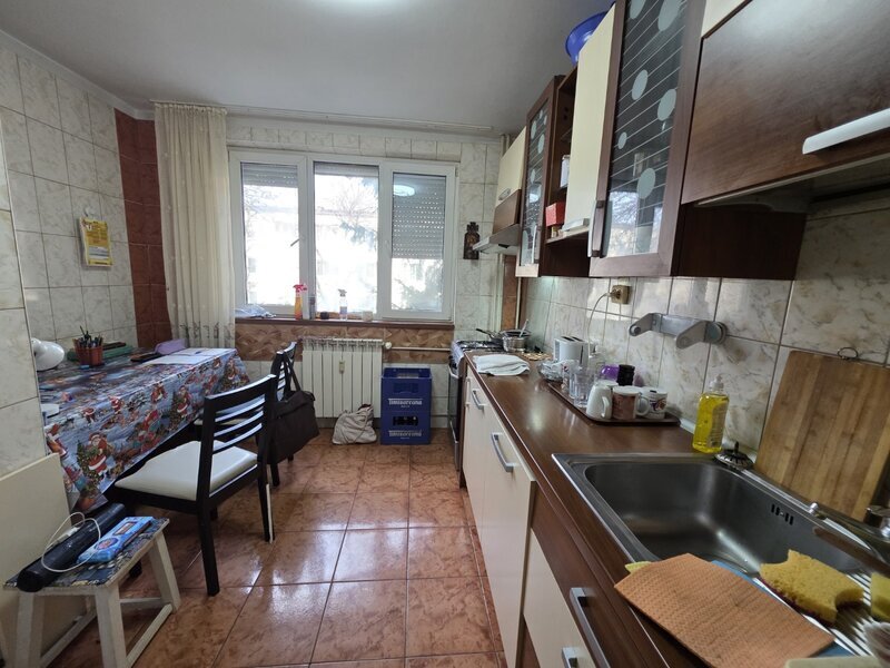 Liviu Rebreanu intersectie 1 Decembrie 1918, langa Auchan Titan, Poarta 4