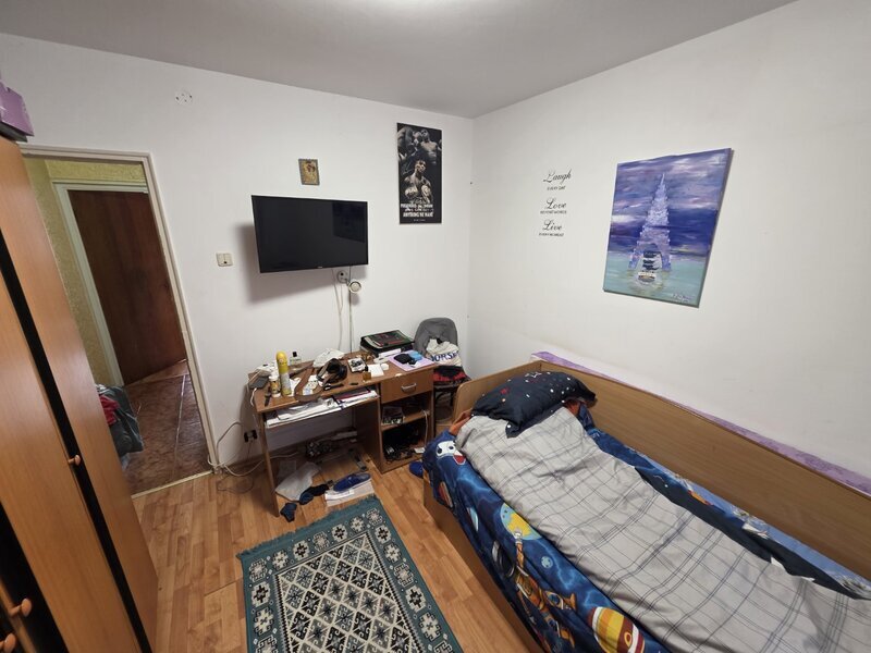 Liviu Rebreanu intersectie 1 Decembrie 1918, langa Auchan Titan, Poarta 4