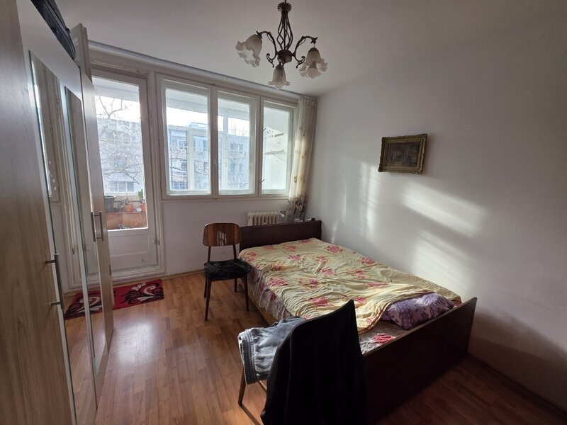 Liviu Rebreanu intersectie 1 Decembrie 1918, langa Auchan Titan, Poarta 4