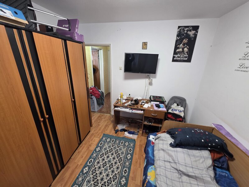 Liviu Rebreanu intersectie 1 Decembrie 1918, langa Auchan Titan, Poarta 4