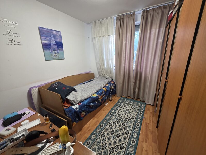 Liviu Rebreanu intersectie 1 Decembrie 1918, langa Auchan Titan, Poarta 4