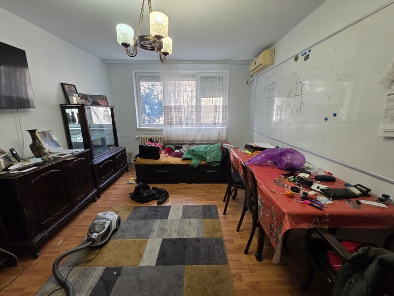 Liviu Rebreanu intersectie 1 Decembrie 1918, langa Auchan Titan, Poarta 4