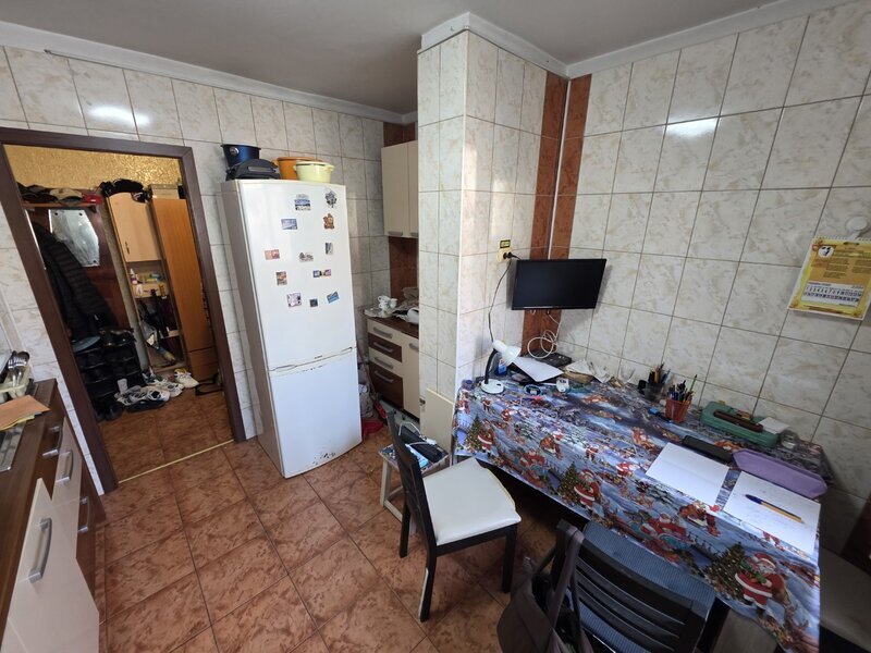 Liviu Rebreanu intersectie 1 Decembrie 1918, langa Auchan Titan, Poarta 4