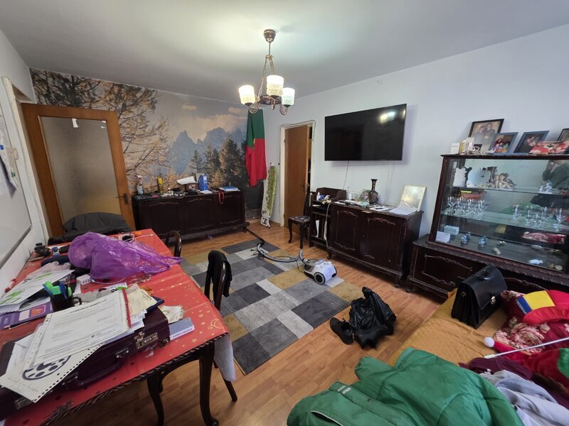 Liviu Rebreanu intersectie 1 Decembrie 1918, langa Auchan Titan, Poarta 4